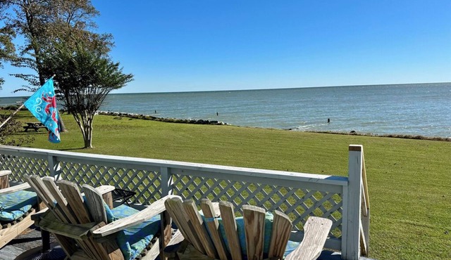 BayWatch: Chesapeake Bayfront Retreat with a Small Private Beach. Dog Friendly.