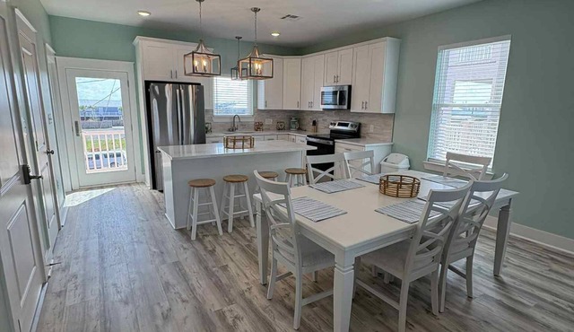 Baywinds condo #9: Spacious 4BR waterfront retreat in Grand Isle, LA. - Coastal Realty Group