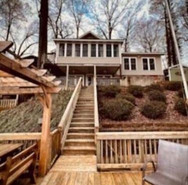 Baywood Cottage Lakefront with Hot Tub Game Room