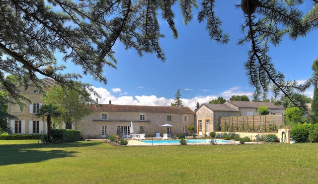 Bazignan en Gascogne, Grande Maison de Campagne Avec Piscine Privative !