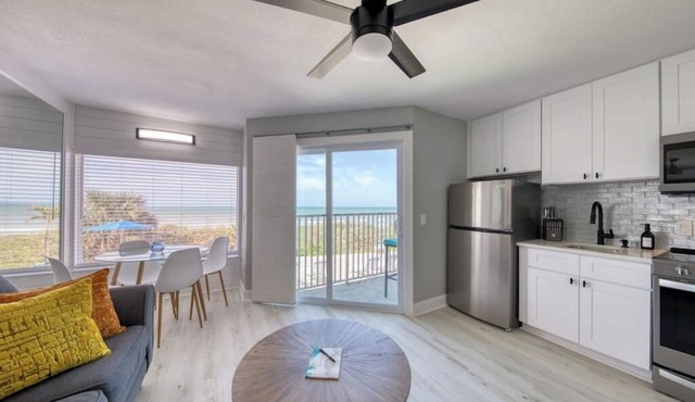 BBC110 Renovated Beachfront Condo W/Pool