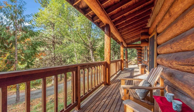 BBQ-20 Acres-15 Minutes to Leavenworth-Bear Ridge Cabin-Cozy Log Home