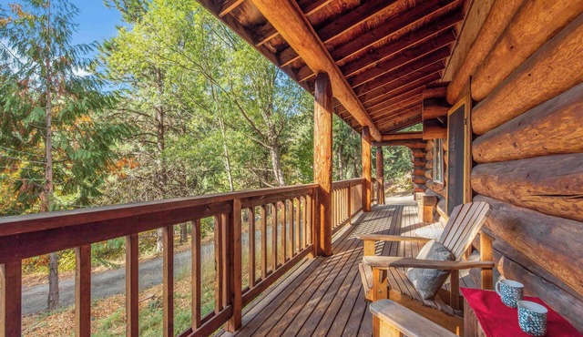 BBQ-20 Acres-15 Minutes to Leavenworth-Bear Ridge Cabin-Cozy Log Home
