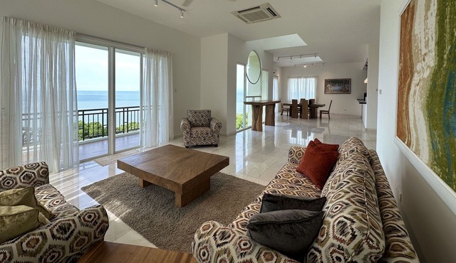 BBQ at your own yard with full sea view - 2 mins from the beach!