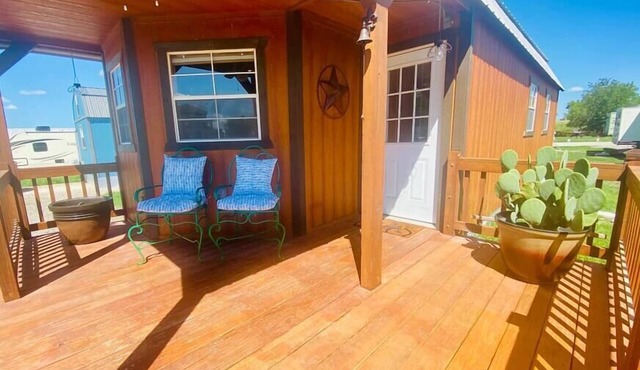 BBQ, Music & Tiny Home Charm – Clover Casita