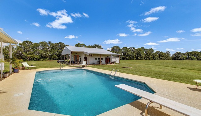 BBQ Ready: Farm-Style Kinston Hideaway w/Pool