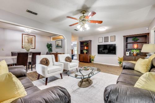 BBQ Ready Hawthorne Home with Screened-In Patio