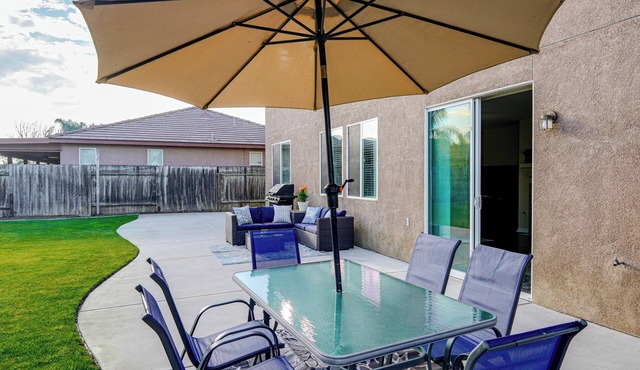 BBQ Ready: Home 7 Mi to The Park at River Walk