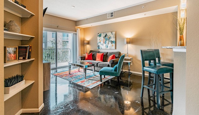 BC-324: Channelside Luxury Apartment