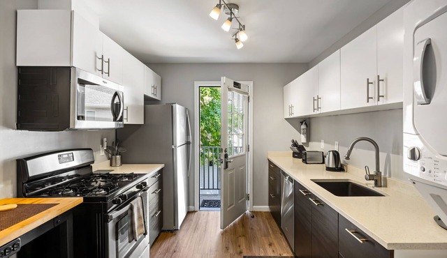 (BC2bJ) Great Value, Serviced Condo in Quiet Neighborhood