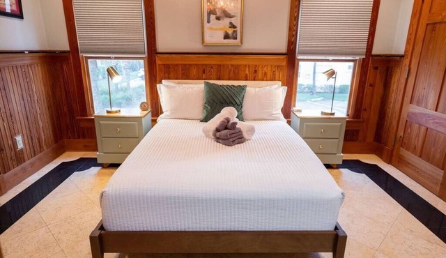 Be A Nomad | 7BR Ocean Home | Sleeps 14 | Walk to Jax Beach Pier