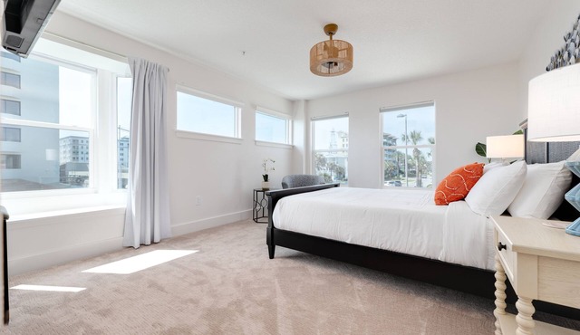 Be A Nomad | Oceanfront Boutique Hotel | {2FL Queen}