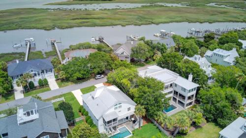 Be a Sullivans Local 1307 Cove Avenue by AvantStay Pool Outdoor Living