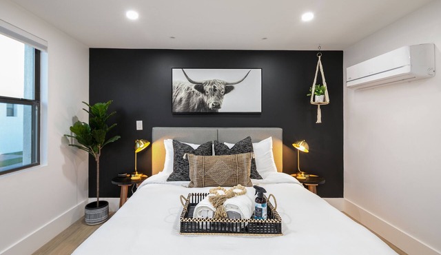 Be in the Heart Of Chandler, Walking Distance to Golf, Shops, Resturants, & More