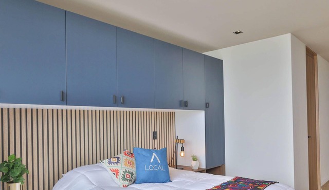 Be Local : Bedroom with kitchenette, balcony and gymnasium