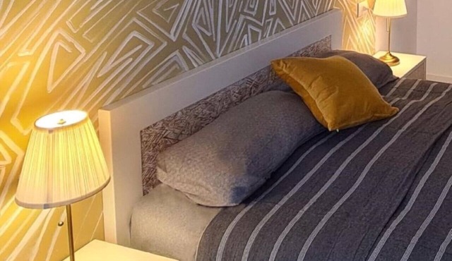 Be Magenta Art Home - Yellow style