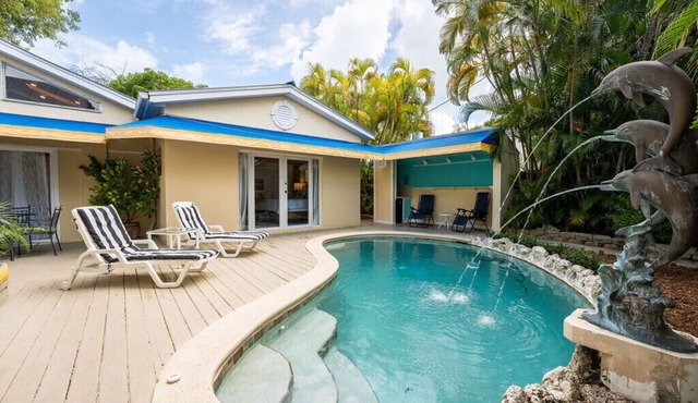 BE STILL- 4 Bedroom, 3 Bath with POOL & Guest Cottage