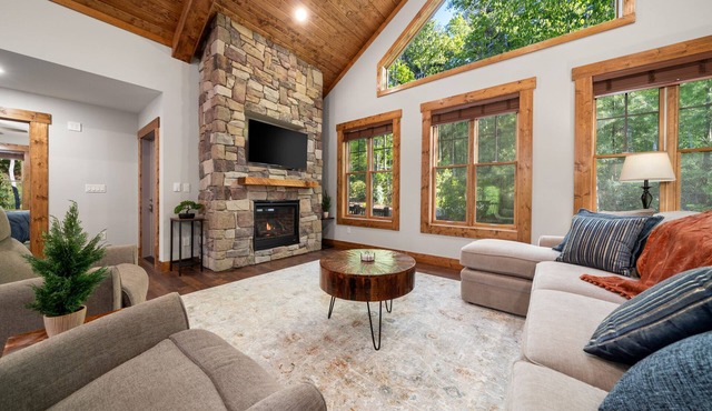 Be the 1ST! NEW CONSTRUCTION 2023~LUXURY~Mtn Views~Hot Tub~Close to Everything!