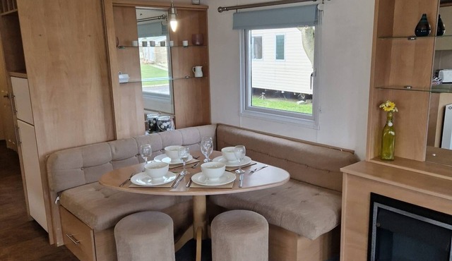 Beautiful Caravan Phoenix In St Margaret's Bay. Pet Friendly