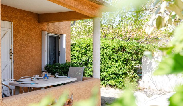Beachside Getaway: 3-Bedroom House, Pet-Friendly, Near St-Pierre-La-Mer Beach