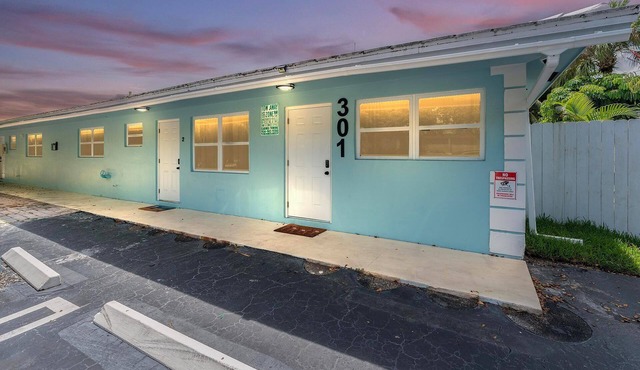 Beach:1 mile- FLL Airport:20 min- 3bed/3 full bath