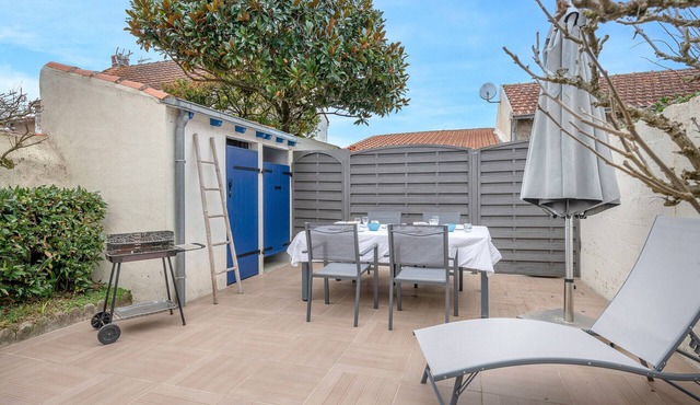 Beach 200m , house, for 4 people.