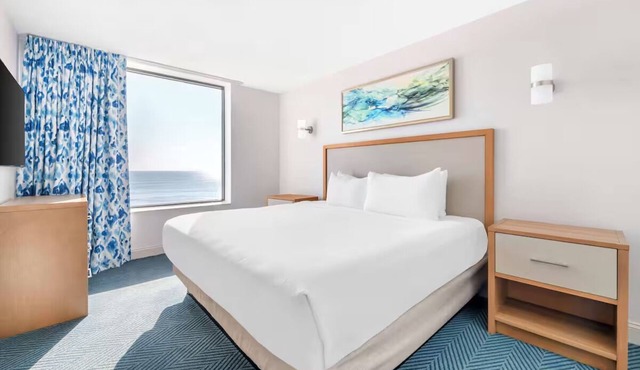 Beach 2BR Suite Steps from Daytona Lagoon & Atlantic Ocean Fun