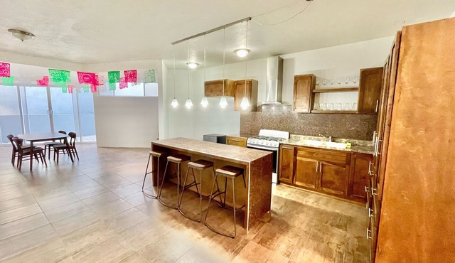 Beach 3 BDR w/2 Car Garage - Sleeps 8