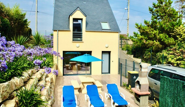 BEACH 30 m, 3 bedrooms, 2 WC, Garden,Private Parking,electricity, water included