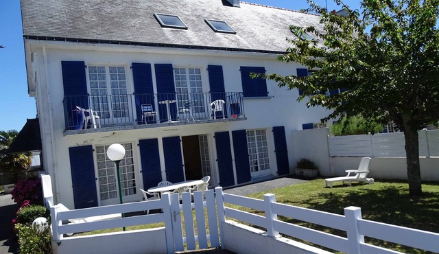 Beach 300m away Garden private parking- residential-Wi-fi -