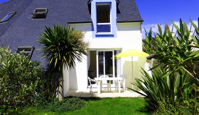 Beach 400 m away, quiet, pets welcome, shops 800 m away, 2/6 pers.