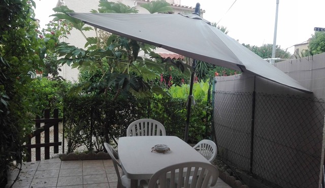 Beach<50m.Equipped terrace. Parking. Car and bicycle options. Wifi. No. of activities