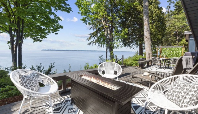 Beach Access /Oceanfront A-frame cabin with sweeping ocean and sunset views