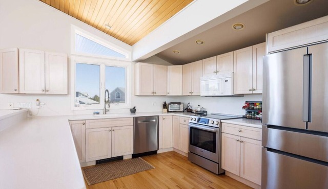 Beach access. Amazing bay view. Heated pool. Huge decks. Cul de sac Pickleball!