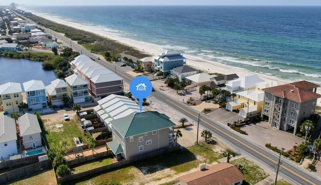 Beach Across Street!-Dog Friendly-Hot Tub-Elevator