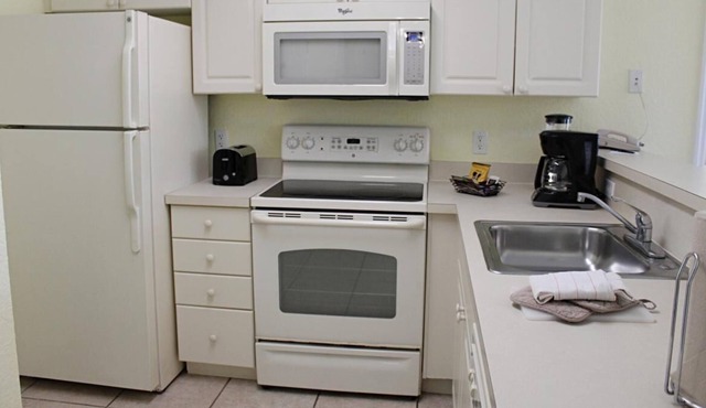 Beach Adventure! 3 Spacious Units, Kitchen, Beachfront, Pool, Surfing