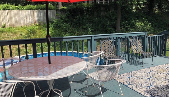 Beach and backyard 4-bedroom cottage