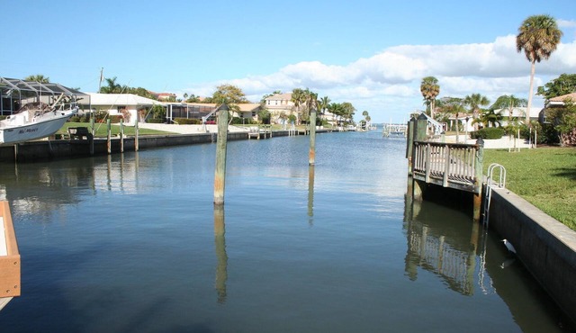 Beach and Boaters Paradise! Heated pool, Fish off the dock, walk to the beach!