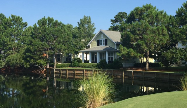 BEACH and GOLF COTTAGE!-Emerald Coast Beach and Golf at its best! 2 Golf Carts