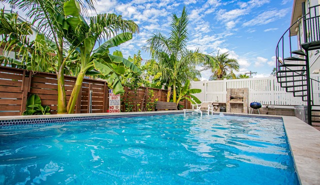 Beach and Pool time! Family- Friendly, Short Walk to Beach and Entertainment
