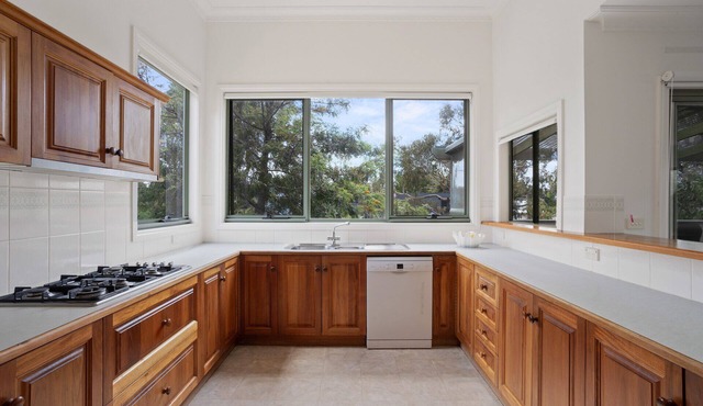 Beach and Trees Retreat by Ready Set Stay - Free WiFi and Near the beach