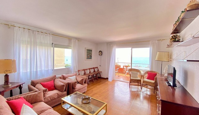 Beach apartment, in front of the sea!
