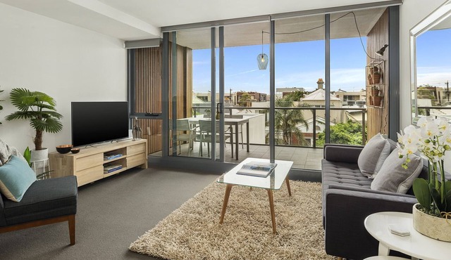 BEACH APARTMENT WITH EASY CITY ACCESS