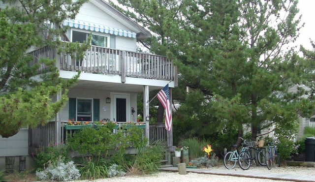 Beach apt., close to water, close to town. Fall '25 ready 4 you. 2month minimum