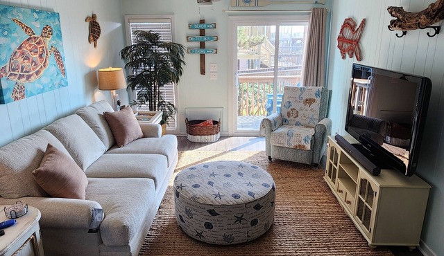 Beach at Your Feet! 2 bdrm, 1.5 bath Oceanfront Condo complex W/beachside Pool