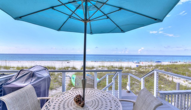 Beach at your toes, sand in your hands. Come and enjoy "Sea La Vie"