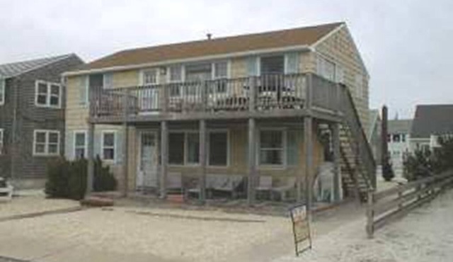 Beach Badges. Wi/Fi W/D. O/S shower. 140057