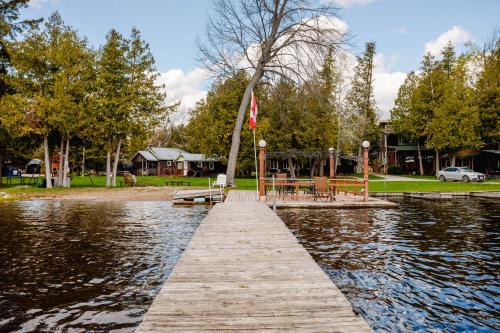Beach, BBQ, Waterfront Ambleside Resort in Bobcaygeon, Kawartha