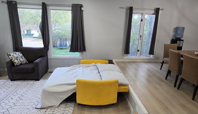 Beach Bliss. Family Home in Regina Beach that is pet friendly!