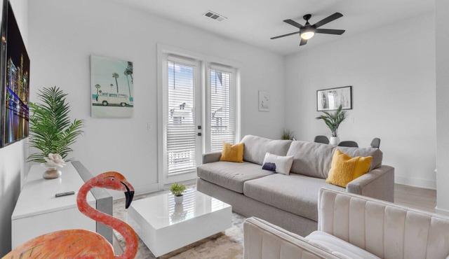 Beach Bliss: Modern 3 Bed Oasis Mins from Shore